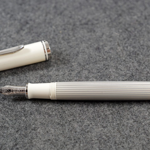 PELIKAN SOUVERAN M405 SILVER-WHITE FOUNTAIN PEN